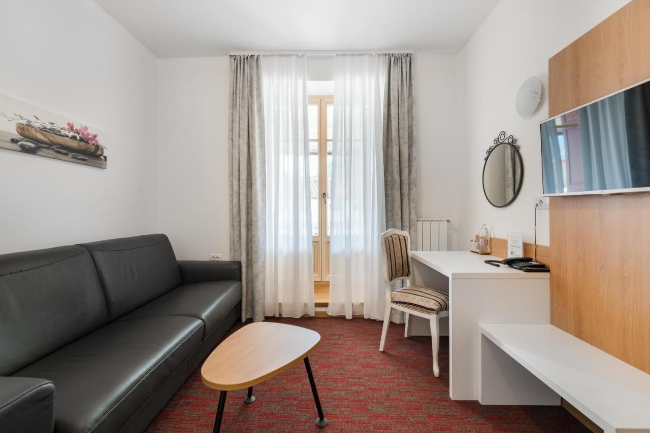 Hotel Dvorec 톨민 외부 사진