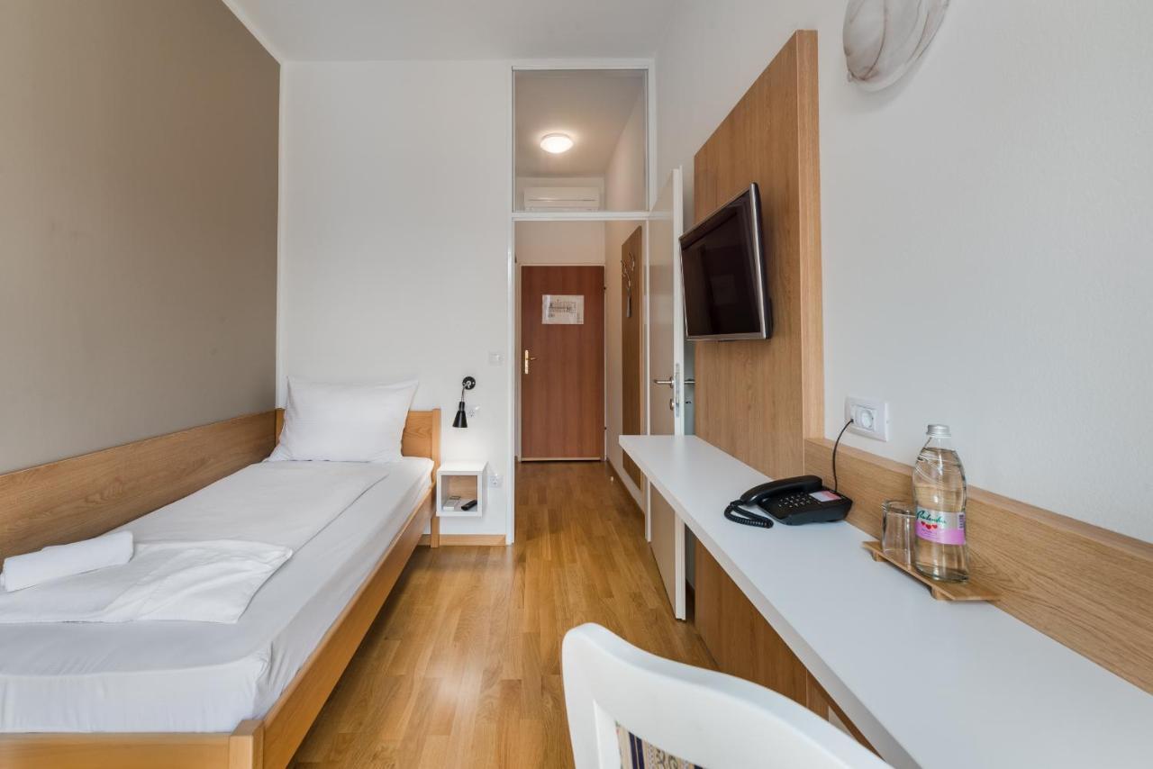 Hotel Dvorec 톨민 외부 사진